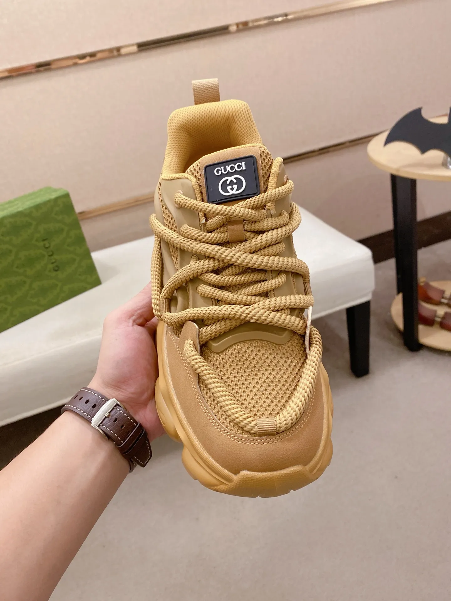 Men's shoes 💰 480💰🇮🇹🇮🇹GUCCI (Gucci) top 🔍🔍 new models are on sale at the same time at the counter. The upper 🇮🇹 is made of top-grain cowhide imported from Italy. Fully imported genuine leather lining 💪💪, completely 1⃣️ to 1⃣️ replica 🇮🇹💪💪, ⚠ sole: original sole provided by the original factory, exclusive movable molded sole super comfortable, ⚠ original factory follow-up, 🔍🔍 high quality, you can go in and out of the counter at will, welcome to compare⚠. Code number:38-44